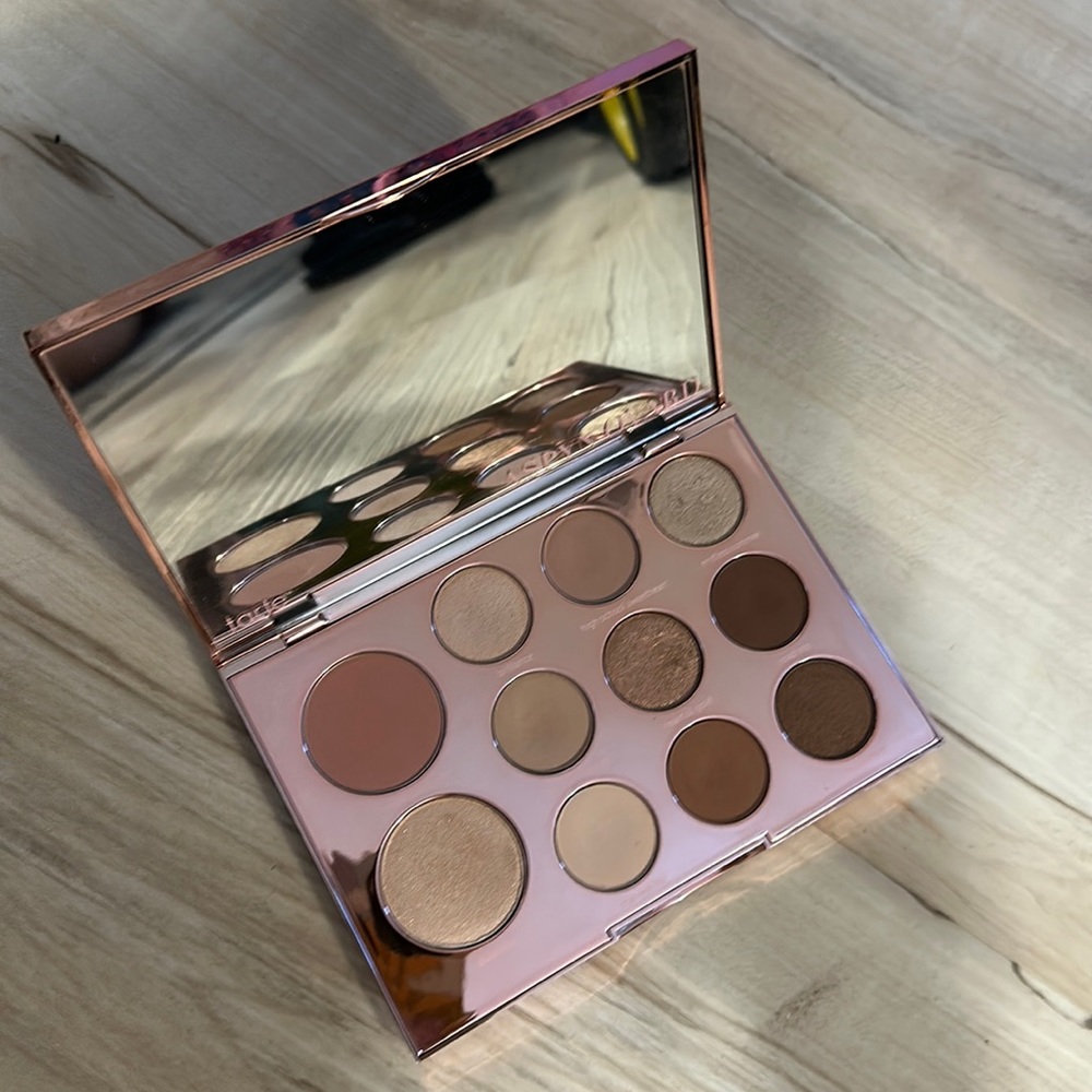 Tarte Aspyn Ovard eyeshadow palette, lightly used a couple shades only,Like new!